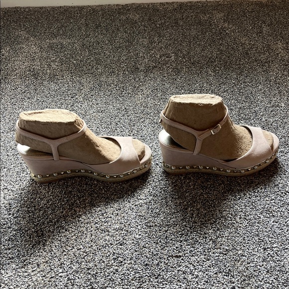 Lily Pulitzer Blush pink Peep Toe Wedge Sandals size 8 w/ pearl and gold studs. - Picture 3 of 9